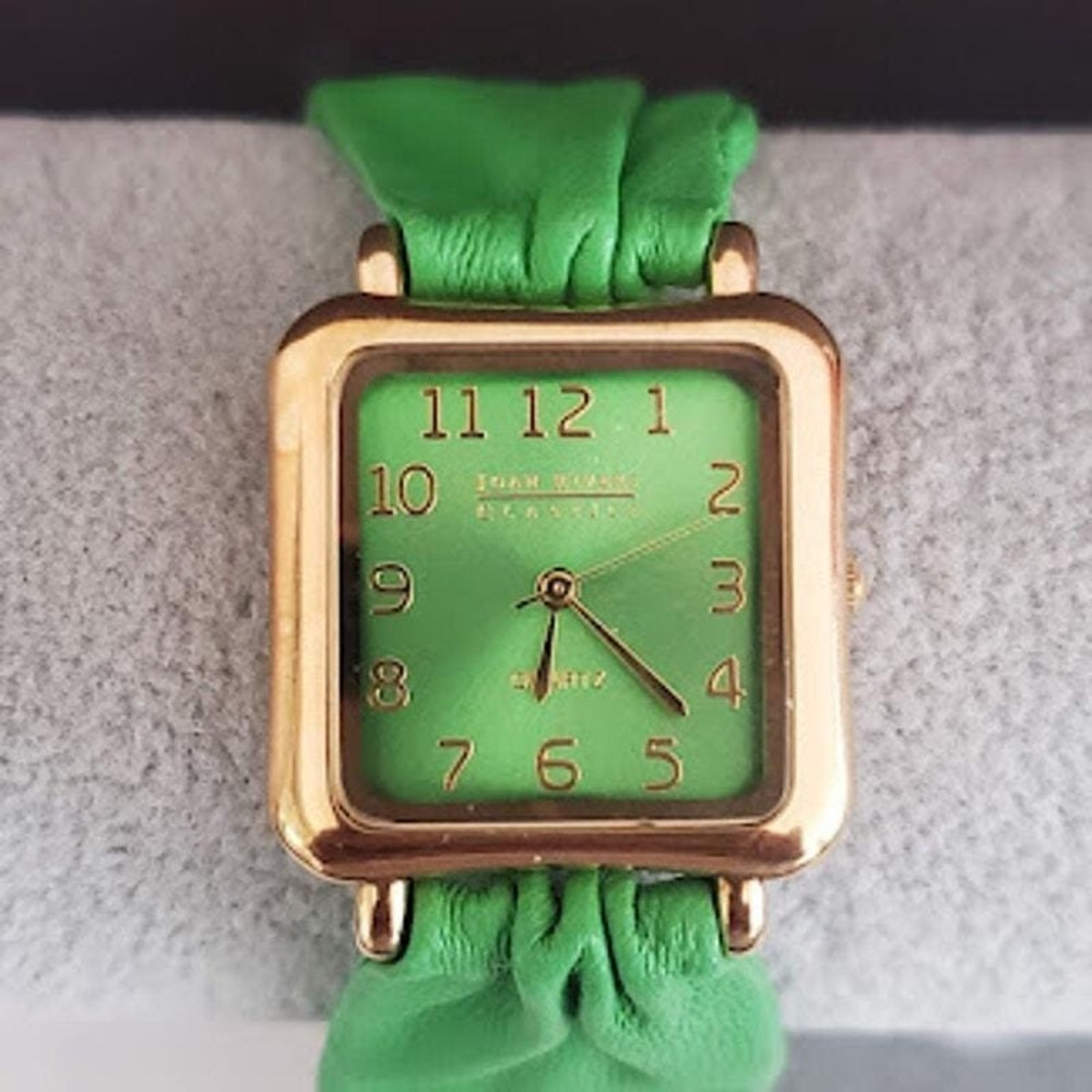 Joan Rivers Classics Green Leather Band Square Gold Tone Quartz Watch Running - Picture 2 of 10